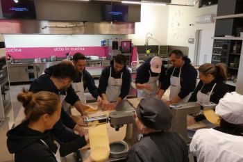 gallery/corsi_personalizzati/corsi_aziendali/2025-02-19/Otto_in_cucina_-_Corso_aziendale_-_2025-02-19-014.JPG