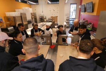 gallery/corsi_personalizzati/corsi_aziendali/2025-02-19/Otto_in_cucina_-_Corso_aziendale_-_2025-02-19-018.JPG