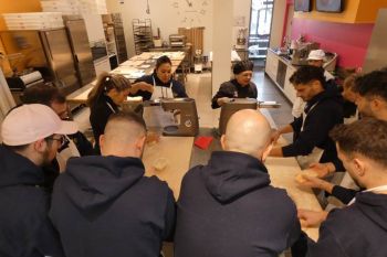 gallery/corsi_personalizzati/corsi_aziendali/2025-02-19/Otto_in_cucina_-_Corso_aziendale_-_2025-02-19-019.JPG