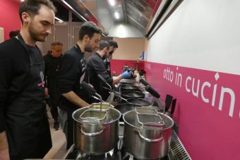 gallery/corso_per_coppie/2023-02-14/otto_in_cucina_-_corso_di_coppia_-_2023-02-14_005.JPG