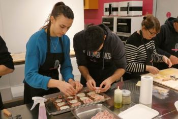 gallery/corso_per_coppie/2023-02-14/otto_in_cucina_-_corso_di_coppia_-_2023-02-14_007.JPG