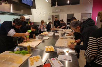 gallery/corso_per_coppie/2023-02-14/otto_in_cucina_-_corso_di_coppia_-_2023-02-14_011.JPG