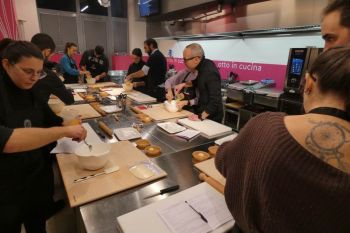 gallery/corso_per_coppie/2023-02-14/otto_in_cucina_-_corso_di_coppia_-_2023-02-14_025.JPG