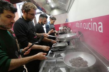gallery/corso_per_coppie/2025-03-15/otto_in_cucina_-_corso_di_coppia_-_2025-03-15_005.JPG