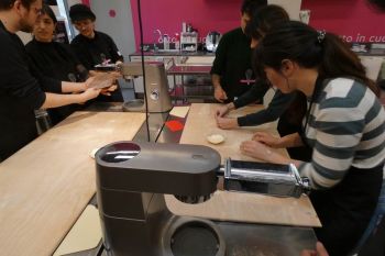 gallery/corso_per_coppie/2025-03-15/otto_in_cucina_-_corso_di_coppia_-_2025-03-15_016.JPG