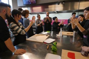 gallery/corso_per_coppie/2025-03-15/otto_in_cucina_-_corso_di_coppia_-_2025-03-15_017.JPG