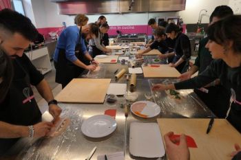 gallery/corso_per_coppie/2025-03-15/otto_in_cucina_-_corso_di_coppia_-_2025-03-15_019.JPG