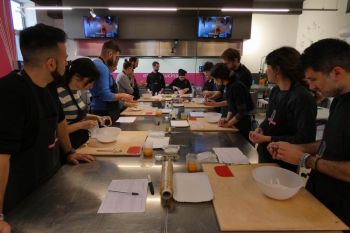 gallery/corso_per_coppie/2025-03-15/otto_in_cucina_-_corso_di_coppia_-_2025-03-15_027.JPG