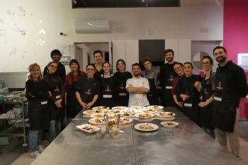 gallery/cucina_vegana/2025-03-06/Otto_in_cucina_-_Cucina_Vegana_-_2025-03-06-000.JPG