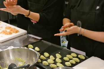 gallery/cucina_vegana/2025-03-06/Otto_in_cucina_-_Cucina_Vegana_-_2025-03-06-011.JPG
