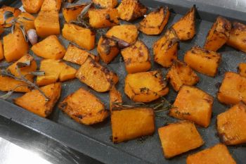 gallery/cucina_vegana/2025-03-06/Otto_in_cucina_-_Cucina_Vegana_-_2025-03-06-012.JPG