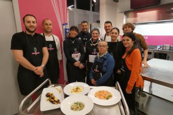 gallery/lezione_2_fondi/2023-03-29/Otto_in_cucina_-_Cucina_Base_-_Fondi_e_basi_-_2023-03-29-000.JPG