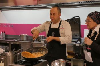 gallery/lezione_2_fondi/2023-03-29/Otto_in_cucina_-_Cucina_Base_-_Fondi_e_basi_-_2023-03-29-004.JPG