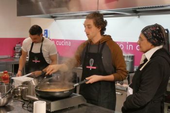 gallery/lezione_2_fondi/2023-03-29/Otto_in_cucina_-_Cucina_Base_-_Fondi_e_basi_-_2023-03-29-005.JPG