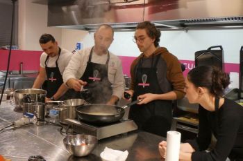 gallery/lezione_2_fondi/2023-03-29/Otto_in_cucina_-_Cucina_Base_-_Fondi_e_basi_-_2023-03-29-006.JPG
