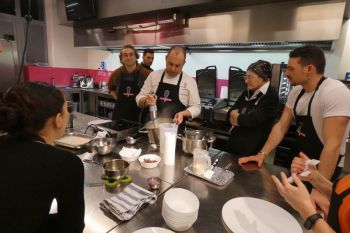 gallery/lezione_2_fondi/2023-03-29/Otto_in_cucina_-_Cucina_Base_-_Fondi_e_basi_-_2023-03-29-007.JPG