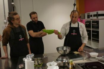 gallery/lezione_2_fondi/2023-03-29/Otto_in_cucina_-_Cucina_Base_-_Fondi_e_basi_-_2023-03-29-008.JPG