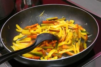 gallery/lezione_2_fondi/2023-03-29/Otto_in_cucina_-_Cucina_Base_-_Fondi_e_basi_-_2023-03-29-009.JPG