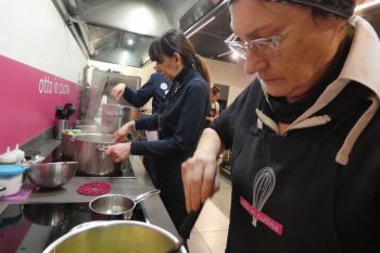 gallery/lezione_2_fondi/2023-03-29/Otto_in_cucina_-_Cucina_Base_-_Fondi_e_basi_-_2023-03-29-010.JPG