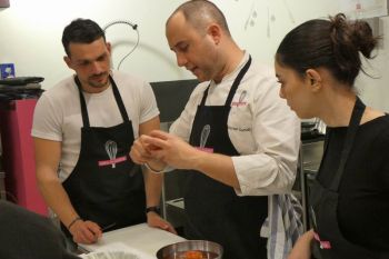 gallery/lezione_2_fondi/2023-03-29/Otto_in_cucina_-_Cucina_Base_-_Fondi_e_basi_-_2023-03-29-011.JPG