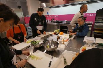 gallery/lezione_2_fondi/2023-03-29/Otto_in_cucina_-_Cucina_Base_-_Fondi_e_basi_-_2023-03-29-014.JPG