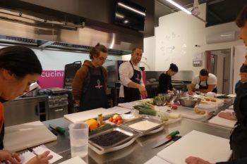 gallery/lezione_2_fondi/2023-03-29/Otto_in_cucina_-_Cucina_Base_-_Fondi_e_basi_-_2023-03-29-017.JPG