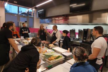 gallery/lezione_2_fondi/2023-03-29/Otto_in_cucina_-_Cucina_Base_-_Fondi_e_basi_-_2023-03-29-018.JPG