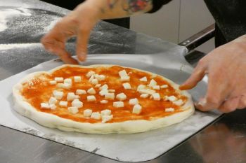 gallery/lievitati/pizza_al_piatto/2023-01-18/Otto_in_cucina_-_Pizza_al_Piatto_-_2023-01-18-025.JPG