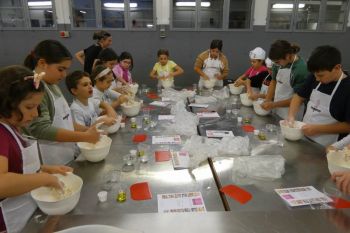 gallery/ragazzi-bambini/bambini/2023-11-04/Otto_in_cucina_-_Pane_e_Pizza_bambini_-_2023-11-04-002.JPG