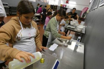gallery/ragazzi-bambini/bambini/2023-11-04/Otto_in_cucina_-_Pane_e_Pizza_bambini_-_2023-11-04-005.JPG
