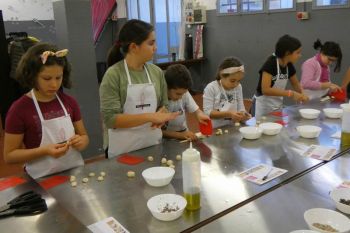 gallery/ragazzi-bambini/bambini/2023-11-04/Otto_in_cucina_-_Pane_e_Pizza_bambini_-_2023-11-04-009.JPG