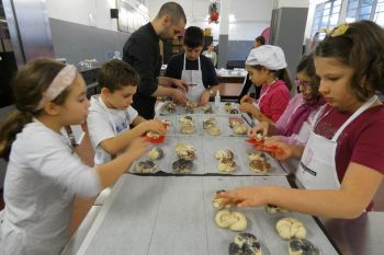gallery/ragazzi-bambini/bambini/2023-11-04/Otto_in_cucina_-_Pane_e_Pizza_bambini_-_2023-11-04-010.JPG