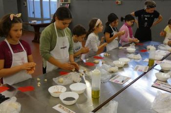 gallery/ragazzi-bambini/bambini/2023-11-04/Otto_in_cucina_-_Pane_e_Pizza_bambini_-_2023-11-04-011.JPG