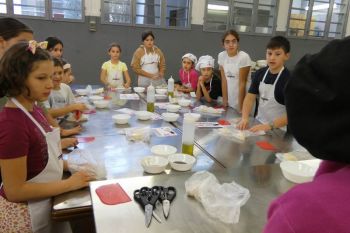 gallery/ragazzi-bambini/bambini/2023-11-04/Otto_in_cucina_-_Pane_e_Pizza_bambini_-_2023-11-04-012.JPG