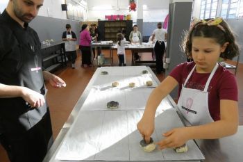 gallery/ragazzi-bambini/bambini/2023-11-04/Otto_in_cucina_-_Pane_e_Pizza_bambini_-_2023-11-04-014.JPG