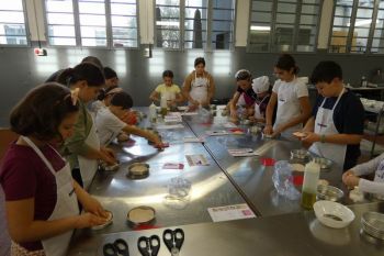 gallery/ragazzi-bambini/bambini/2023-11-04/Otto_in_cucina_-_Pane_e_Pizza_bambini_-_2023-11-04-033.JPG
