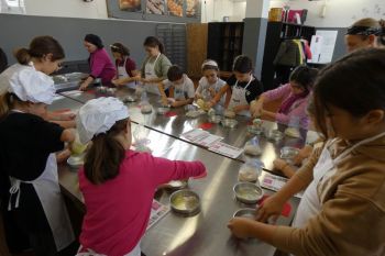 gallery/ragazzi-bambini/bambini/2023-11-04/Otto_in_cucina_-_Pane_e_Pizza_bambini_-_2023-11-04-034.JPG