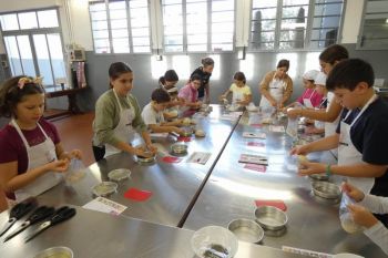 gallery/ragazzi-bambini/bambini/2023-11-04/Otto_in_cucina_-_Pane_e_Pizza_bambini_-_2023-11-04-036.JPG