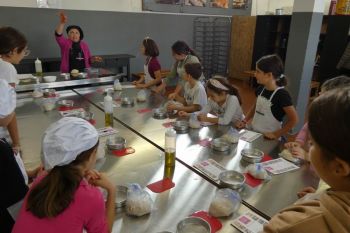 gallery/ragazzi-bambini/bambini/2023-11-04/Otto_in_cucina_-_Pane_e_Pizza_bambini_-_2023-11-04-037.JPG