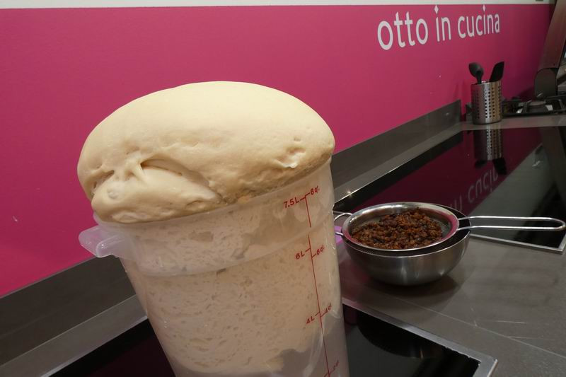 Otto_in_cucina_-_croissant_e_bomboloni_-_2023-11-04-016.jpg