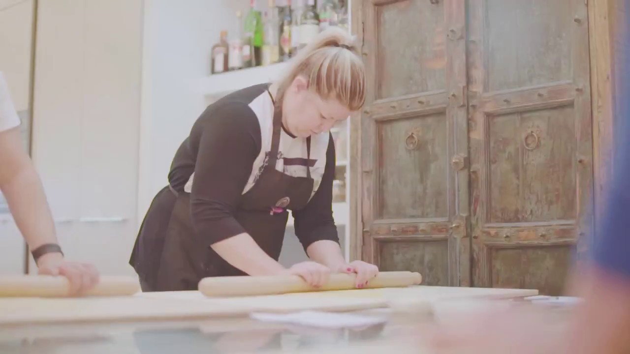 Video-corso-di-sfoglia-bologna-la-passione-si-trasforma-in-arte-otto-in-cucina.jpg