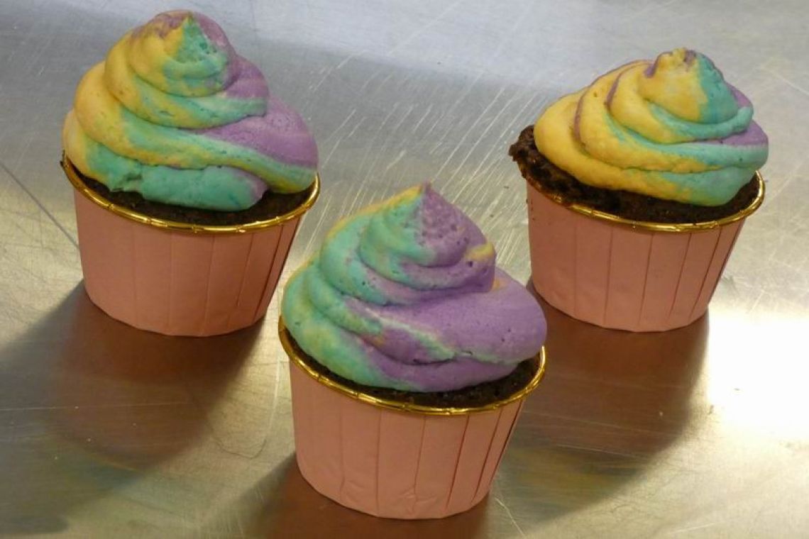Otto_in_cucina_-__CupCake_Multicolor_carnevale_-_2025-02-22-002.jpeg